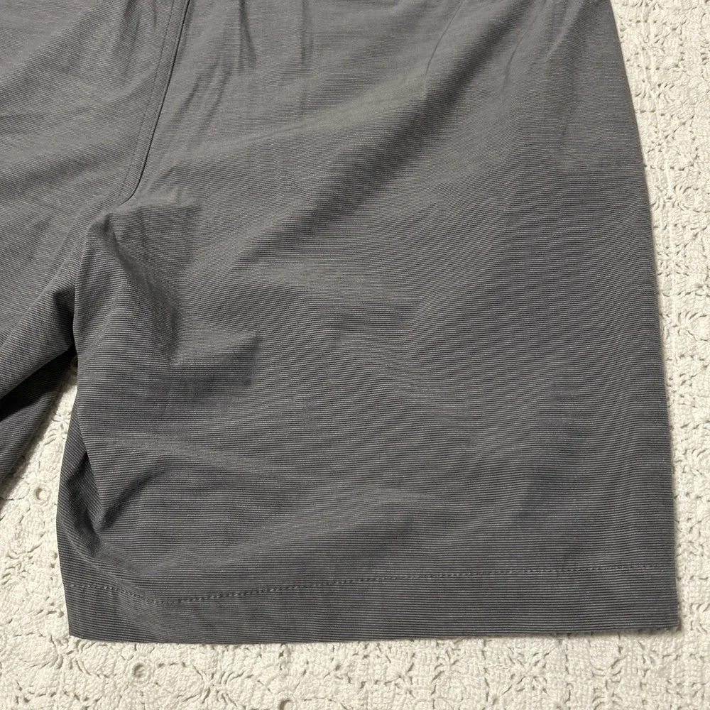 PGA Tour Men's Flat Front Flex Golf Stretch Shorts Size 38 Gray Stripe